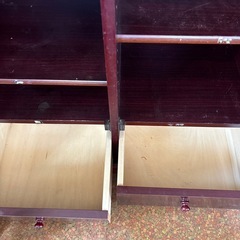 扉付き飾り棚の画像