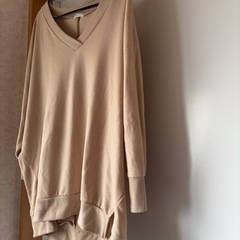 サイズMベージュカットソーの画像