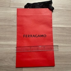フェラガモのショップ袋の画像