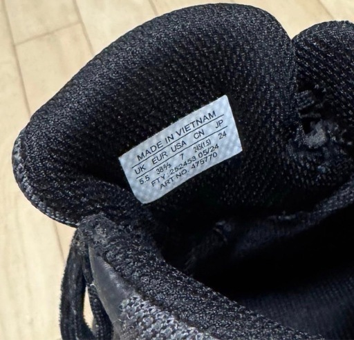 Salomon レディーススニーカー　黒　美品