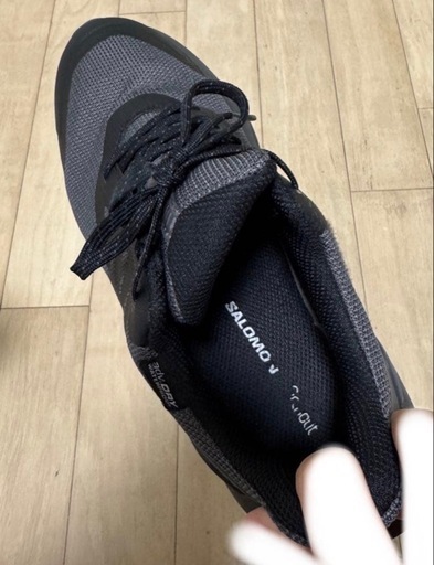 Salomon レディーススニーカー　黒　美品