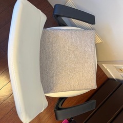 キャスター付き椅子の画像