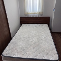 セミダブルベッド（フレーム＋マットレス）の画像