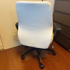 キャスター付き椅子の画像