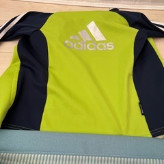 adidasジャージ上の画像