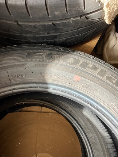 タイヤ　195 60 16