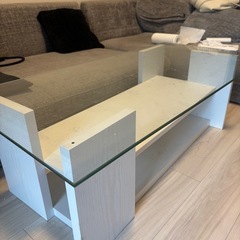 ホワイトローテーブルの画像