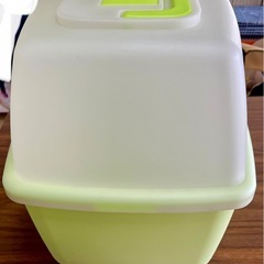 猫トイレ、猫砂、フードいれの画像