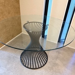 カリガリス　　ガラステーブル  円形
の画像