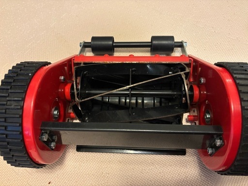 カインズの「刃調整のいらない手動式芝刈機　20cm」