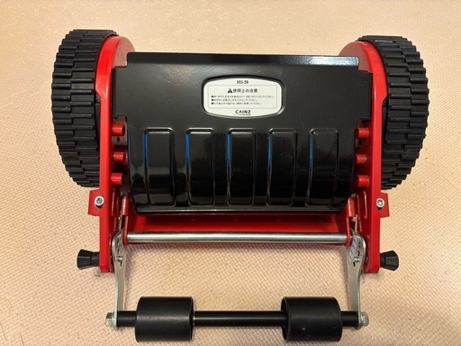 カインズの「刃調整のいらない手動式芝刈機　20cm」