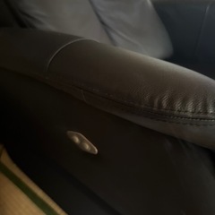 ニトリ 電動リクライニングチェア 本革(一部合成皮革)タイプ (コンフェ BK)の画像