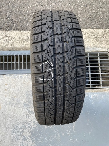 スタッドレスタイヤ　205/55R16