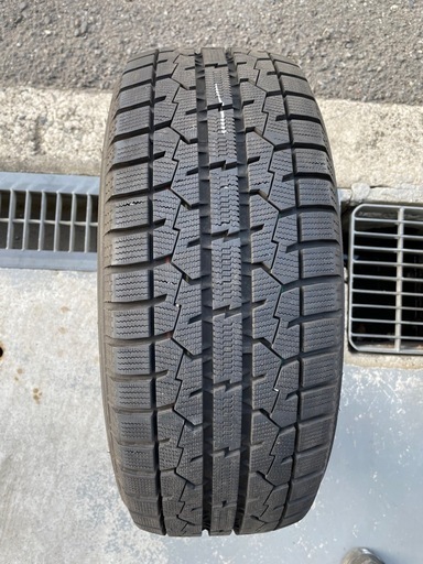 スタッドレスタイヤ　205/55R16