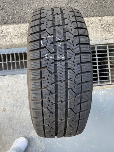 スタッドレスタイヤ　205/55R16