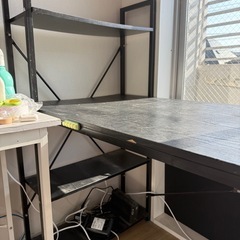 ラック付デスクの画像