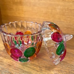 ガラスの入れ物の画像