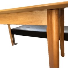 ダイニングテーブルの画像