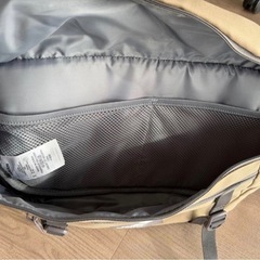 [新品、未使用]adidas エッセンシャルズ クロスボディバッグの画像