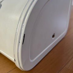 レトロなホーロー製ブレッドケースの画像