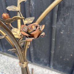 ✨🌹エレガントな花細工フレーム🌹✨ 金属製フレーム × 丸ガラステーブルの画像