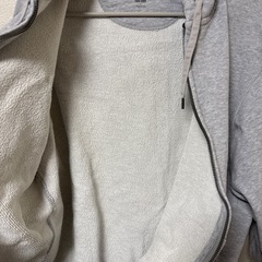 UNIQLOメンズパーカーの画像