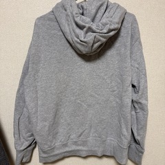 UNIQLOメンズパーカーの画像