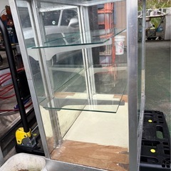 ガラスの棚差し上げますの画像