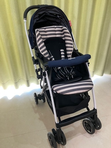 【美品】ベビーカーApricaラクーナADラスネイビー（生後1ヶ月〜）Carry Travel System .オート4輪機能