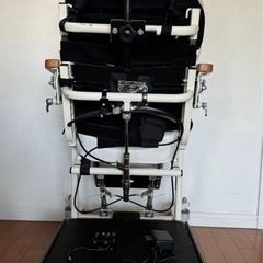 【体温調節ファン付き】座位保持椅子 介護用　車輪付き アイボリー　合成皮革の画像