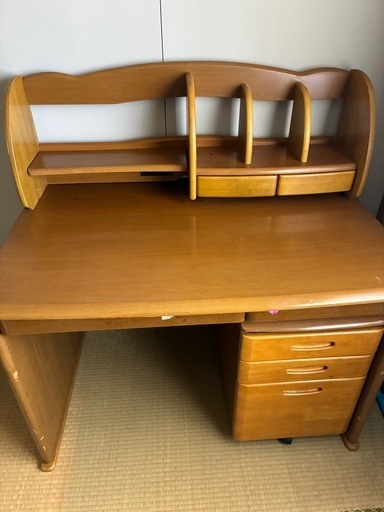 学習机 (ららら) 鹿児島のテーブル《学習机》の中古あげます・譲ります