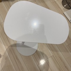 （取引先決定）サイドテーブルの画像