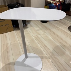 （取引先決定）サイドテーブルの画像