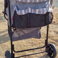 【中古品】犬用カート　折りたたみ式　耐荷重12kg　本体重量5.2kgの画像