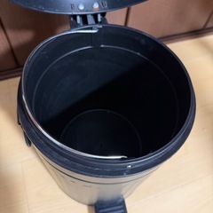 ゴミ箱の画像