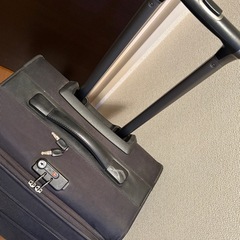 キャリーケース　ブラックの画像