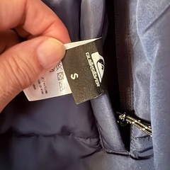 クイックシルバー　ダウン　紺色
の画像