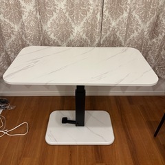 ほぼ新品 昇降式テーブル 90cm x 50cm (定価2万円)の画像
