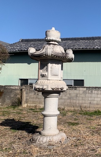 大きい灯篭