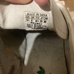 adidas スニーカーの画像