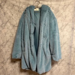 AZUL BY MOUSSY アズールバイマウジー フード付きエコファーコート 水色 アウター の画像
