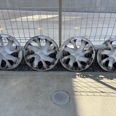 トヨタ　シエンタ　　ホイールキャップ　　4枚セットの画像