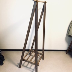 木製ハンガーラックの画像
