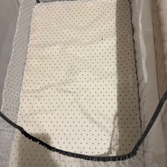 ベビーベッド　蚊帳付　収納バスケット付　収納袋あり　グレー　１０回ほど使用の画像