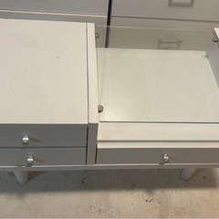 ガラステーブルの画像