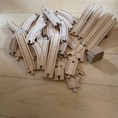 ⭐️2月末まで⭐️  木製玩具　電車の画像