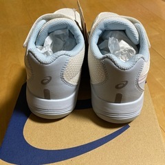 新品　asics スニーカーの画像