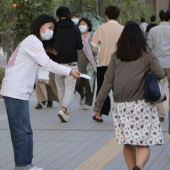 📢 【急募！高日給25,000円以上】 ✨ 街頭でのチラシ配布スタッフ募集！✨ 空いた時間で効率よく稼ぎませんか？  ⏰ 勤務時間自由！ 💰 高収入！ 📞 お早めにご連絡ください！の画像