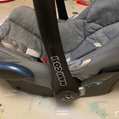 マキシコシ カブリオフィックス ベビーシート チャイルドシートの画像