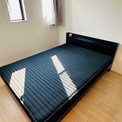 ダブルベッドの画像